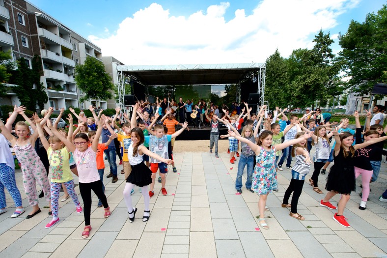 KInder bei Tanzaufführung